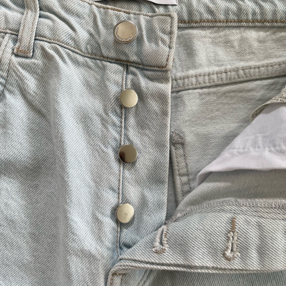 Zara light wash jeans 🦭